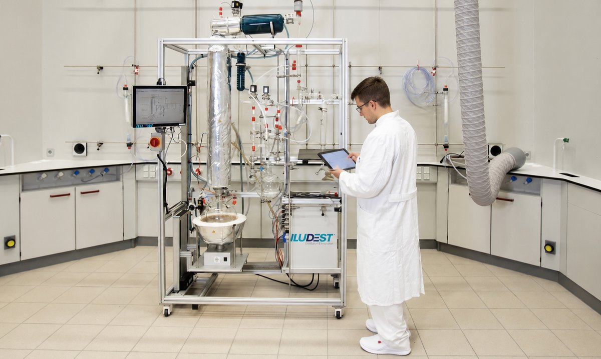Computergestützte Sulzer-Rektifikationsanlage Umfangreichen Know-Hows aus mehr als 25-jähriger Syntheseerfahrung